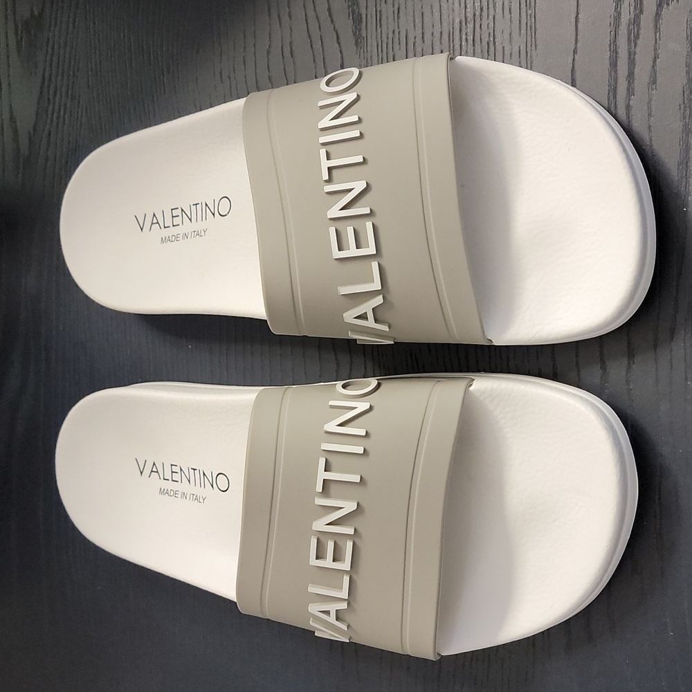 Beach slippers